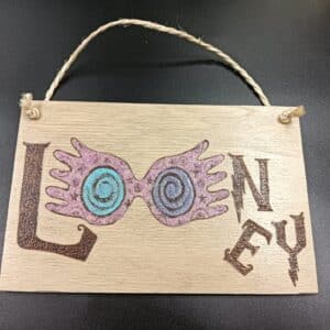 Placa de Pendurar “Looney" com Gliter