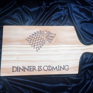 Tábua de Cozinha com pega “Dinner is Coming”
